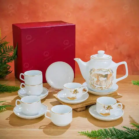 Bộ ấm chén vẽ vàng cảnh cây đa Tân trào