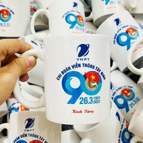 Ly sứ in logo kỷ niệm 90 năm ngày thành lập Đoàn Thanh Niên