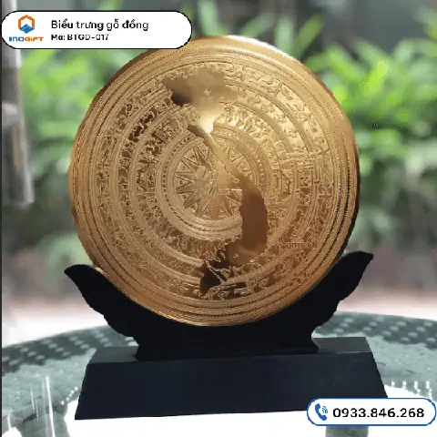 Sản xuất biểu trưng gỗ đồng in tên theo yêu cầu
