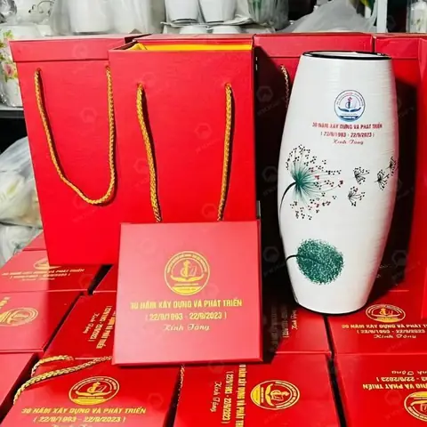 Quà Tặng Year End Party: Hướng Dẫn Chọn Lựa Ý Nghĩa và Ấn Tượng