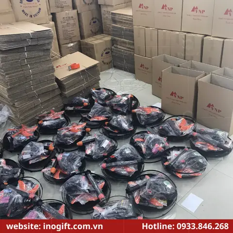 Quà Tặng Year End Party: Hướng Dẫn Chọn Lựa Ý Nghĩa và Ấn Tượng