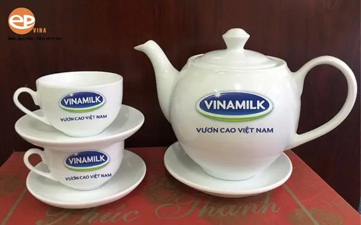 Quà Tết Cho Công Nhân Nên Tặng Gì? 15+ Gợi Ý Thiết Thực & Ý Nghĩa