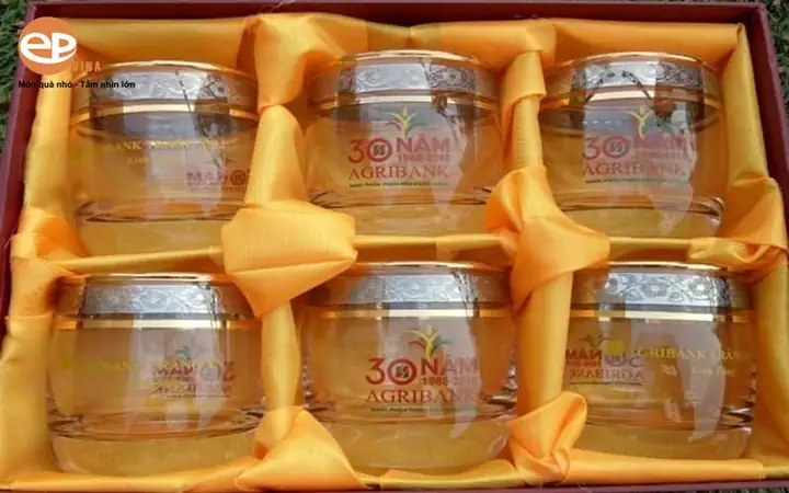Quà Tết Cho Công Nhân Nên Tặng Gì? 15+ Gợi Ý Thiết Thực & Ý Nghĩa