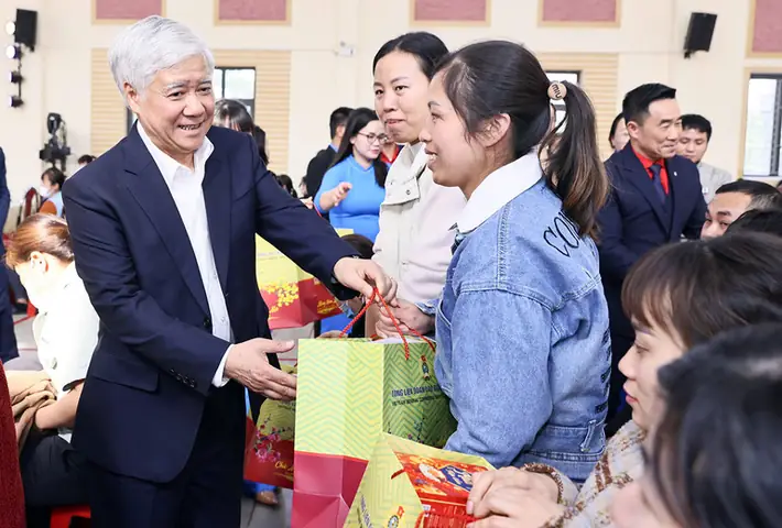 Quà Tết cho người nghèo: Chọn gì để lan tỏa yêu thương trọn vẹn?