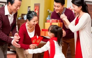 Quà Tết Cho Ông Bà: Hướng Dẫn Chọn & Gợi Ý Tinh Tế