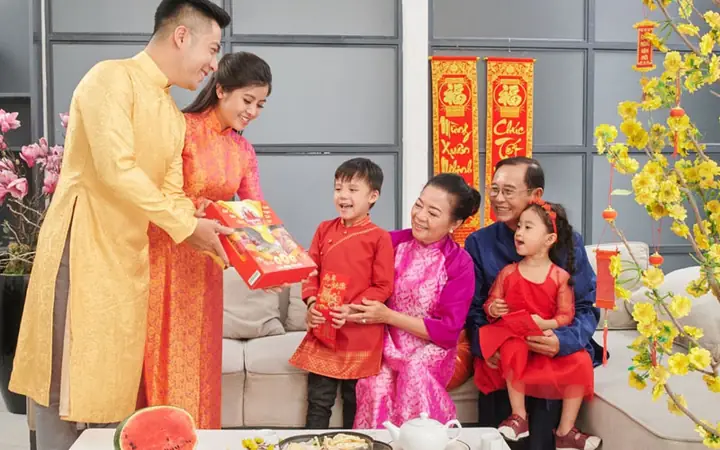 Quà Tết Cho Ông Bà: Hướng Dẫn Chọn & Gợi Ý Tinh Tế Quà Tết Cho Ông Bà: Hướng Dẫn Chọn & Gợi Ý Tinh Tế