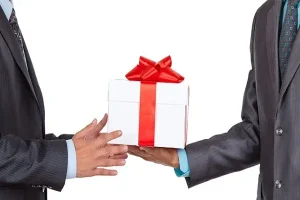 Hướng dẫn chọn quà Tết tặng sếp sang trọng và ý nghĩa