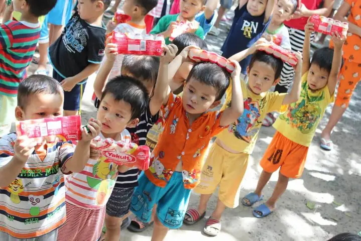 Nên Tặng Quà Từ Thiện Gì Cho Trẻ Em: Cẩm Nang Chi Tiết