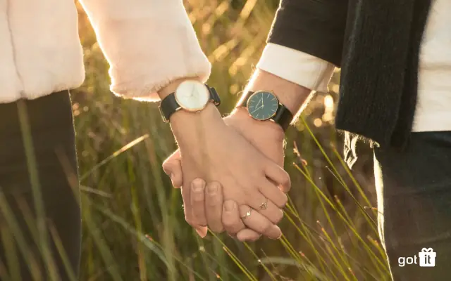 Quà Valentine cho Cặp Đôi Yêu Xa: Gợi Ý Độc Đáo, Ý Nghĩa, Gắn Kết