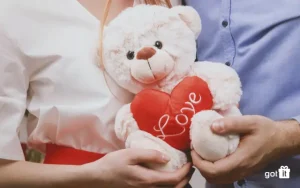 Quà Valentine khi yêu xa: Cách hâm nóng tình cảm vượt khoảng cách
