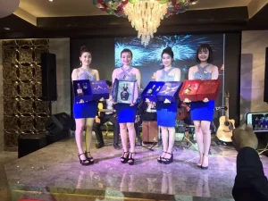 Rượu Johnnie Walker 18 Năm Hộp Quà 2018: Lựa chọn quà tặng độc đáo