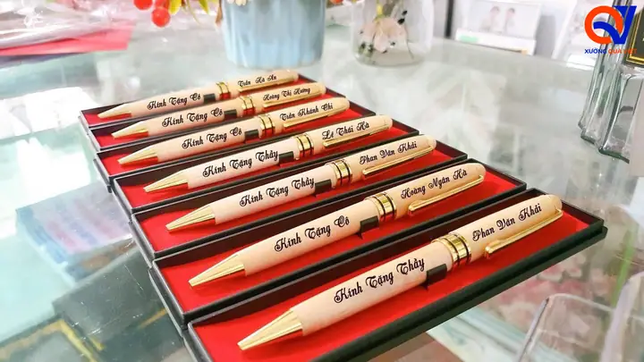 Set quà tặng 20/11 bình giữ nhiệt kèm bút khắc chữ