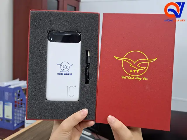 Set quà tặng 20/11 sạc dự phòng kèm bình giữ nhiệt