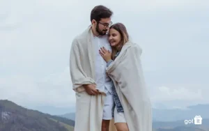 20+ Gợi Ý Tặng Quà 20/10 Cho Bạn Gái Ở Xa Gắn Kết Tình Yêu