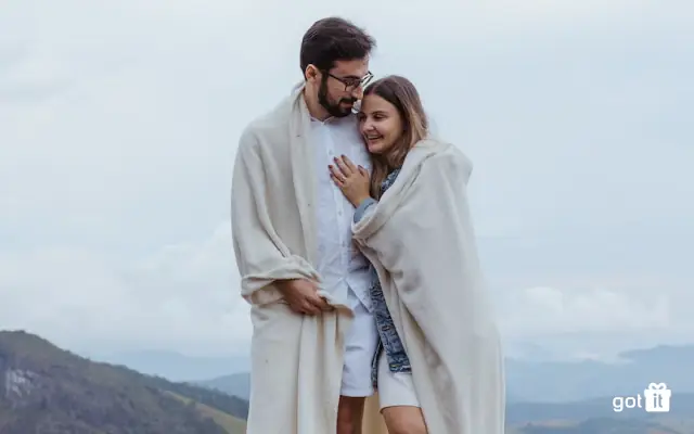 20+ Gợi Ý Tặng Quà 20/10 Cho Bạn Gái Ở Xa Gắn Kết Tình Yêu