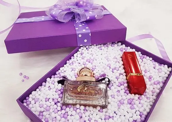Tặng quà 20/10 cho mẹ chồng tương lai: Chọn gì để ghi điểm?