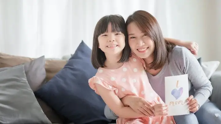 Tặng quà 8 3 cho mẹ và người yêu: Ý nghĩa và cách chọn