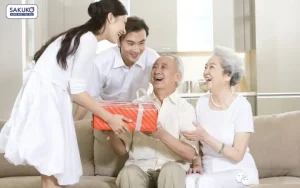 Tặng quà cho bố mẹ chồng tương lai: Hướng dẫn chi tiết từ A-Z