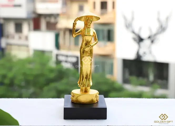 Tặng Quà Cho Giáo Viên Nước Ngoài: Gợi Ý Ý Nghĩa & Tinh Tế