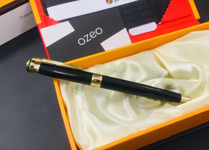 Tặng Quà Cho Giáo Viên Nước Ngoài: Gợi Ý Ý Nghĩa & Tinh Tế
