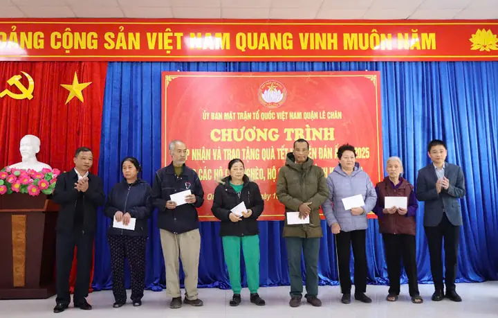 Gợi Ý Tặng Quà Cho Hộ Nghèo Nhân Dịp Tết Đong Đầy Tình Thân