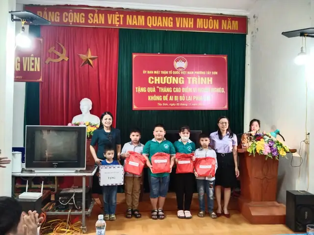 Cẩm nang tặng quà cho học sinh có hoàn cảnh khó khăn Cẩm nang tặng quà cho học sinh có hoàn cảnh khó khăn