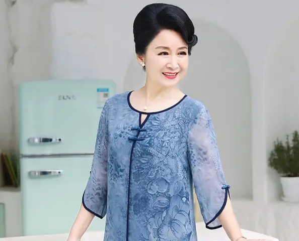 Tặng quà cho mẹ của bạn trai: Chọn gì để ghi điểm?