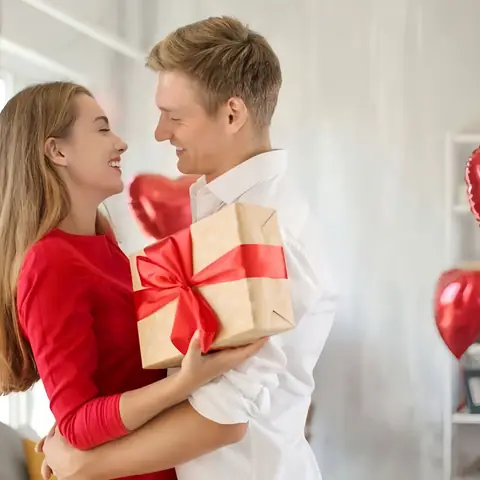 Tặng quà có nên để giá tiền? Phân tích sâu và lời khuyên hữu ích Tặng quà có nên để giá tiền? Phân tích sâu và lời khuyên hữu ích