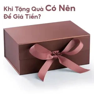 Tặng quà có nên để giá tiền? Phân tích sâu và lời khuyên hữu ích