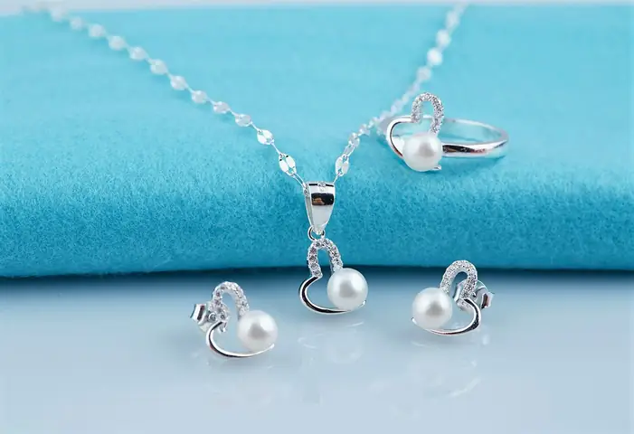 Hướng Dẫn Tặng Quà Cưới Cho Sếp: Gợi Ý Độc Đáo & Tinh Tế