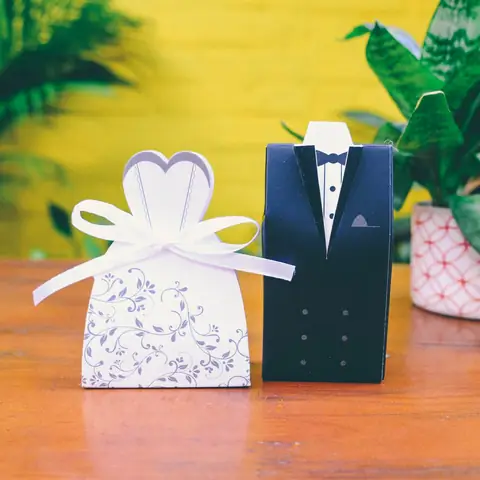 Hướng Dẫn Tặng Quà Cưới Cho Sếp: Gợi Ý Độc Đáo & Tinh Tế