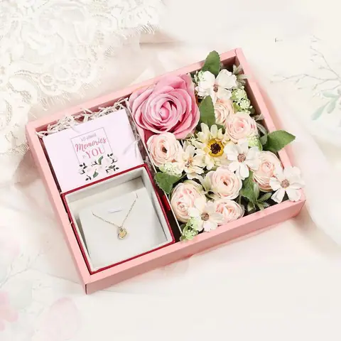 Tặng quà mẹ chồng ngày 8/3: Gợi ý 21+ quà tặng ý nghĩa nhất