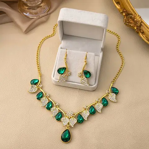 Trang sức vàng hoặc bạc