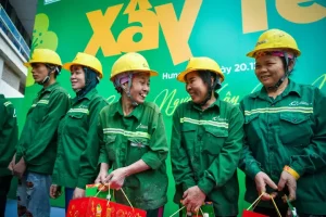 Tặng Quà Tết Cho Công Nhân: Lựa Chọn Nào Thực Sự Ý Nghĩa?