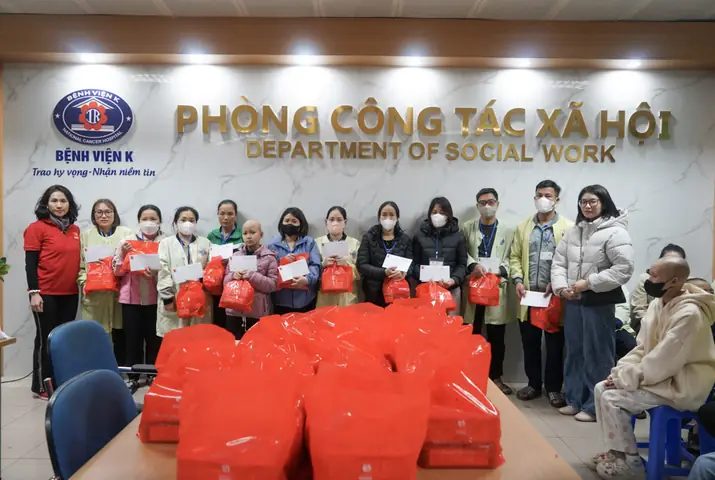 Tặng Quà Tết Cho Trẻ Em Nghèo: Hướng Dẫn Từ Tâm Để Lan Tỏa Yêu Thương