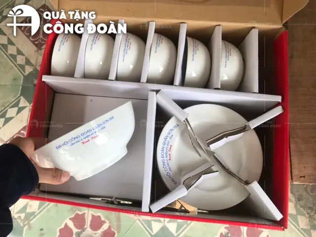 Tặng quà Tháng Công nhân: Gợi ý Quà tặng thiết thực và Ý nghĩa Tặng quà Tháng Công nhân: Gợi ý Quà tặng thiết thực và Ý nghĩa