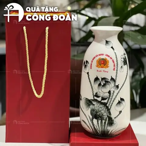 Tặng quà Tháng Công nhân: Gợi ý Quà tặng thiết thực và Ý nghĩa Tặng quà Tháng Công nhân: Gợi ý Quà tặng thiết thực và Ý nghĩa