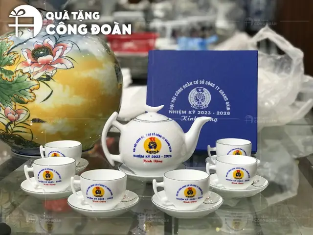 Tặng quà Tháng Công nhân: Gợi ý Quà tặng thiết thực và Ý nghĩa Tặng quà Tháng Công nhân: Gợi ý Quà tặng thiết thực và Ý nghĩa