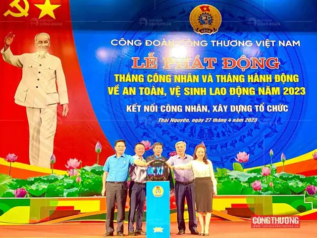 Tặng quà Tháng Công nhân: Gợi ý Quà tặng thiết thực và Ý nghĩa Tặng quà Tháng Công nhân: Gợi ý Quà tặng thiết thực và Ý nghĩa
