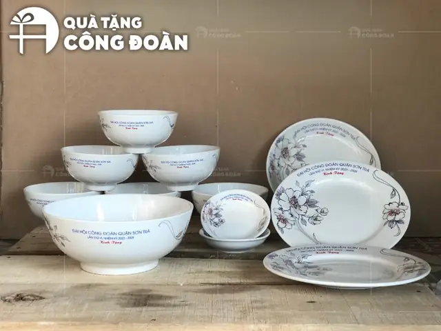 Tặng quà Tháng Công nhân: Gợi ý Quà tặng thiết thực và Ý nghĩa Tặng quà Tháng Công nhân: Gợi ý Quà tặng thiết thực và Ý nghĩa