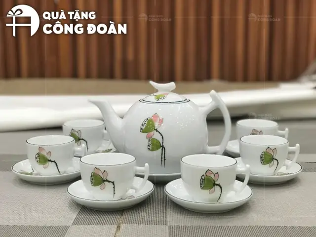 Tặng quà Tháng Công nhân: Gợi ý Quà tặng thiết thực và Ý nghĩa Tặng quà Tháng Công nhân: Gợi ý Quà tặng thiết thực và Ý nghĩa