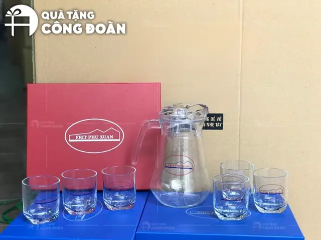 Tặng quà Tháng Công nhân: Gợi ý Quà tặng thiết thực và Ý nghĩa Tặng quà Tháng Công nhân: Gợi ý Quà tặng thiết thực và Ý nghĩa