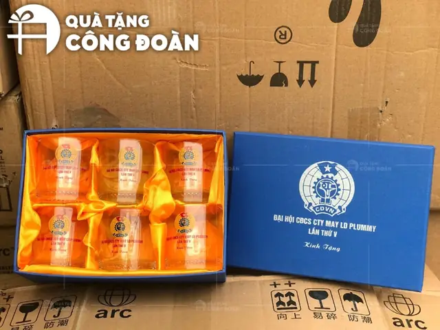 Tặng quà Tháng Công nhân: Gợi ý Quà tặng thiết thực và Ý nghĩa Tặng quà Tháng Công nhân: Gợi ý Quà tặng thiết thực và Ý nghĩa