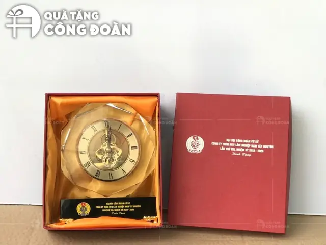 Tặng quà Tháng Công nhân: Gợi ý Quà tặng thiết thực và Ý nghĩa Tặng quà Tháng Công nhân: Gợi ý Quà tặng thiết thực và Ý nghĩa