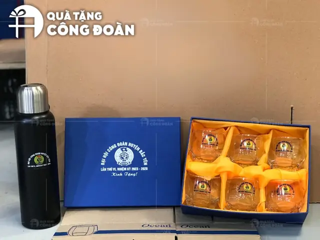 Tặng quà Tháng Công nhân: Gợi ý Quà tặng thiết thực và Ý nghĩa Tặng quà Tháng Công nhân: Gợi ý Quà tặng thiết thực và Ý nghĩa