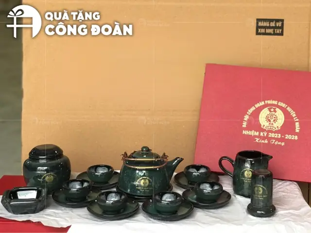 Tặng quà Tháng Công nhân: Gợi ý Quà tặng thiết thực và Ý nghĩa Tặng quà Tháng Công nhân: Gợi ý Quà tặng thiết thực và Ý nghĩa