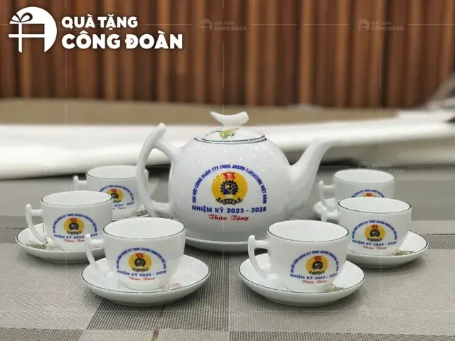 Tặng quà Tháng Công nhân: Gợi ý Quà tặng thiết thực và Ý nghĩa Tặng quà Tháng Công nhân: Gợi ý Quà tặng thiết thực và Ý nghĩa