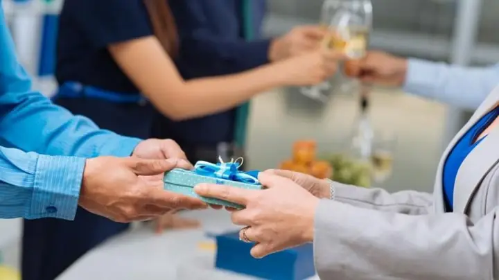 Cẩm nang văn hóa tặng quà trong kinh doanh đa quốc gia