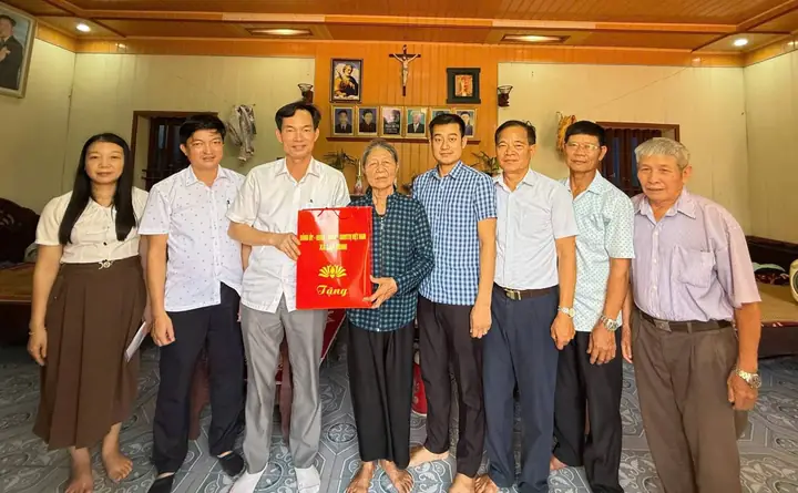 Thăm Tặng Quà Gia Đình Chính Sách: Hướng Dẫn Chi Tiết & Ý Nghĩa Sâu Sắc Thăm Tặng Quà Gia Đình Chính Sách: Hướng Dẫn Chi Tiết & Ý Nghĩa Sâu Sắc