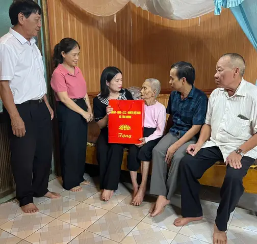 Thăm Tặng Quà Gia Đình Chính Sách: Hướng Dẫn Chi Tiết & Ý Nghĩa Sâu Sắc Thăm Tặng Quà Gia Đình Chính Sách: Hướng Dẫn Chi Tiết & Ý Nghĩa Sâu Sắc